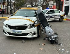 Un motociclista resultó herido tras chocar contra un taxi en La Comercial