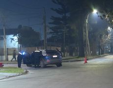 Persecución y tiros en Peñarol: cinco delincuentes se atrincheraron en una vivienda y terminaron detenidos