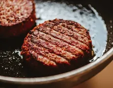 Investigan en Paysandú un presunto caso de intoxicación por hamburguesas: retiraron un lote de forma preventiva