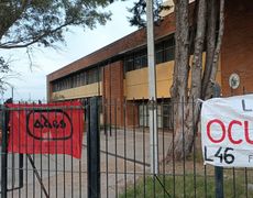Docentes ocuparon Liceo 46 por mayor seguridad: tras pelea entre estudiantes resultó lesionada la subdirectora
