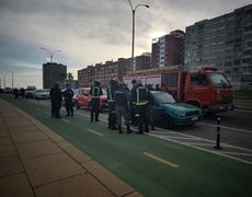 Mujer resultó herida tras perder la estabilidad y caer sobre las rocas de la rambla: fue rescatada por Bomberos