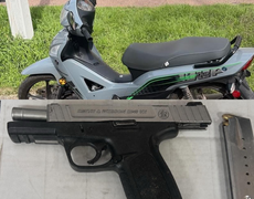 Intentó rapiñar a un hombre, apuntó a policías durante la persecución y fue detenido tras recibir un disparo